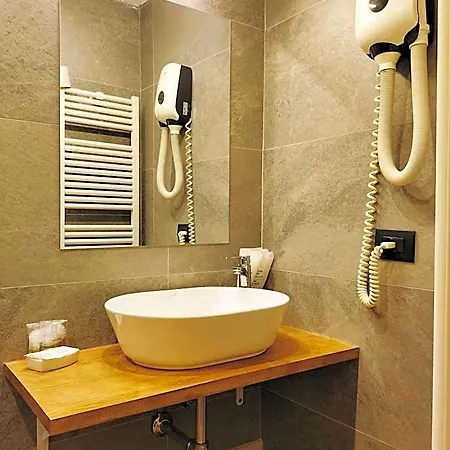 Camilla Hotel 3*